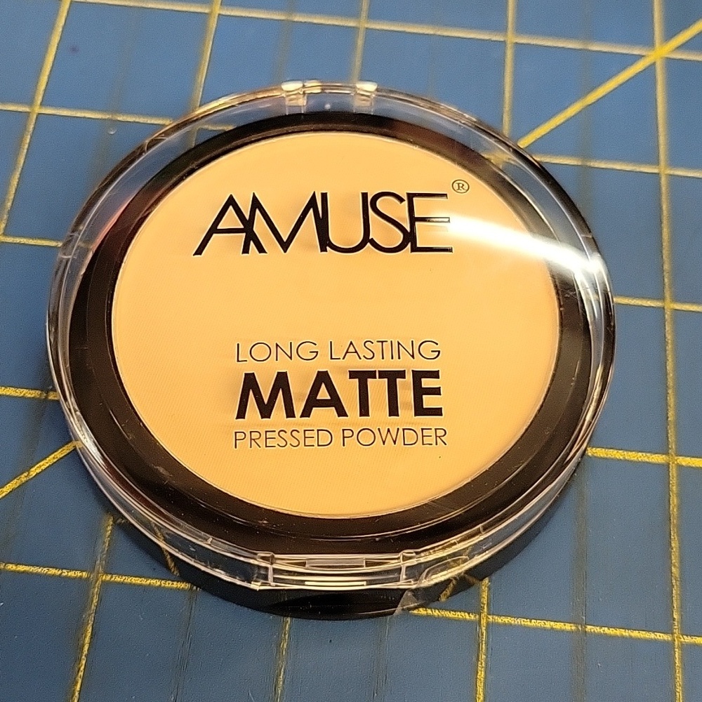 Amuse Long Lasting Matte Pressed Powder 10g New Sealed Compact Ivory